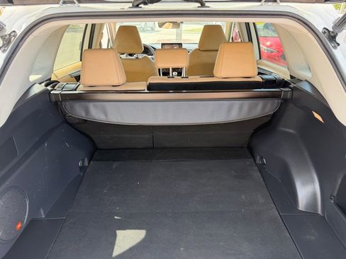 Used 2021 Toyota RAV4 XLE Premium image 7