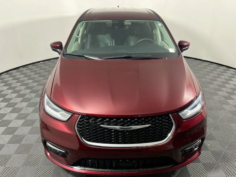 Used 2023 Chrysler Pacifica Touring-L FWD image 8