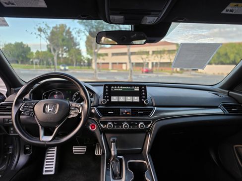 Used 2019 Honda Accord Sport image 12