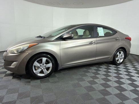 Used 2013 Hyundai Elantra GLS w/ Preferred Pkg FWD image 18
