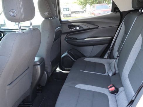 Used 2023 Chevrolet TrailBlazer LT FWD image 17