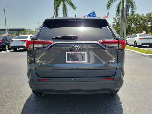Used 2021 Toyota RAV4 XLE FWD image 10