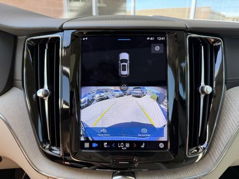 Used 2022 Volvo XC60 B5 Inscription w/ Advanced Package image 19