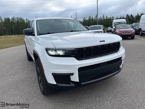 Used 2023 Jeep Grand Cherokee L Limited w/ Black Appearance Package AWD/4WD image 1