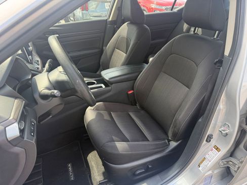 Used 2024 Nissan Altima 2.5 SV FWD image 36