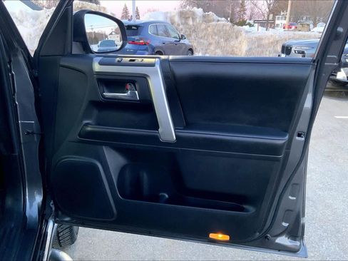 Used 2014 Toyota 4Runner Limited image 23