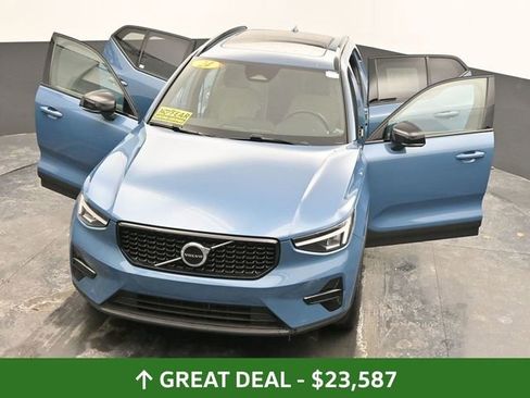 Used 2024 Volvo XC40 B5 Core image 61