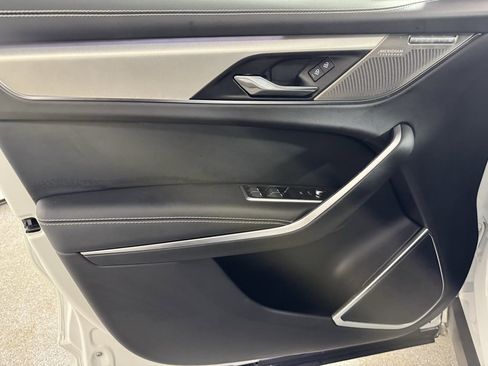 Used 2025 Jaguar F-PACE R-Dynamic S image 11