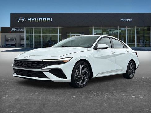 Certified 2025 Hyundai Elantra SEL FWD image 1