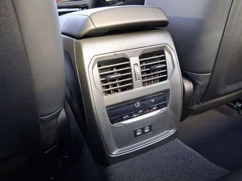 Used 2026 BMW 330i Sedan w/ Premium Package image 28