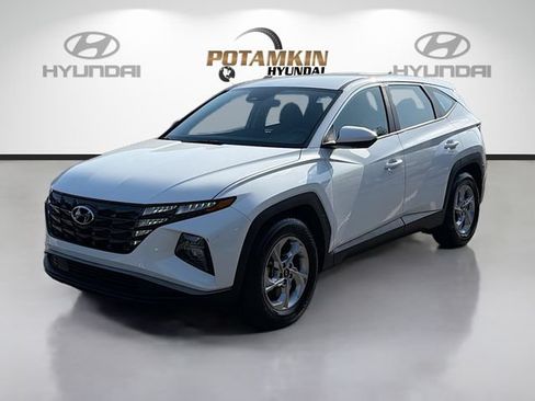 Certified 2024 Hyundai Tucson SE FWD image 1