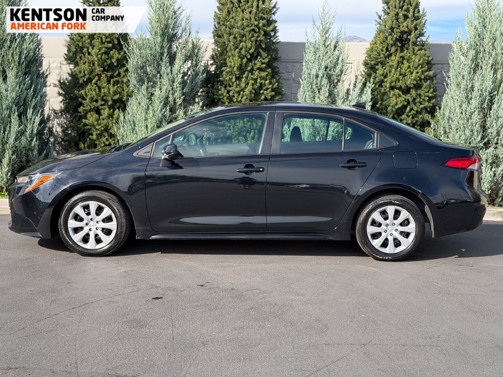 Used 2025 Toyota Corolla LE FWD image 4