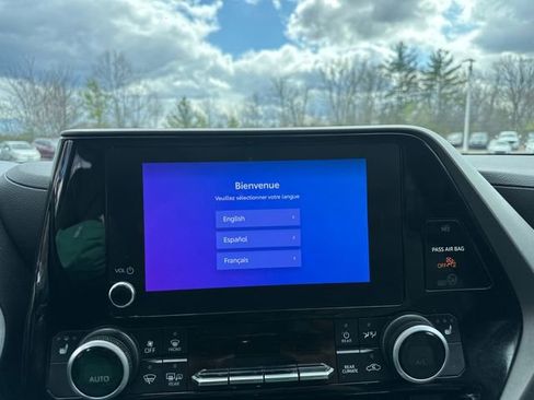 Used 2023 Toyota Highlander XLE image 43