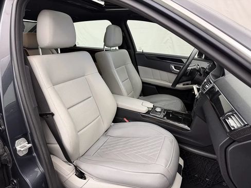 Used 2010 Mercedes-Benz E 350 4MATIC Sedan image 18