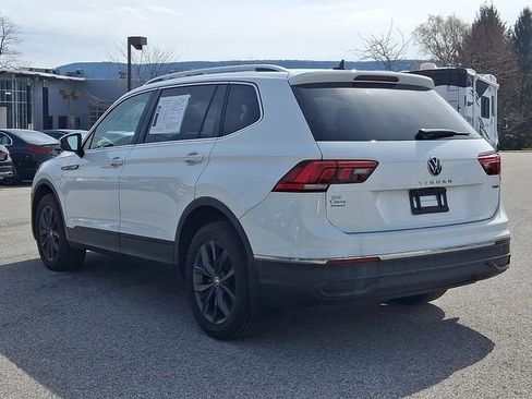 Used 2022 Volkswagen Tiguan SE w/ Panoramic Sunroof Package image 7