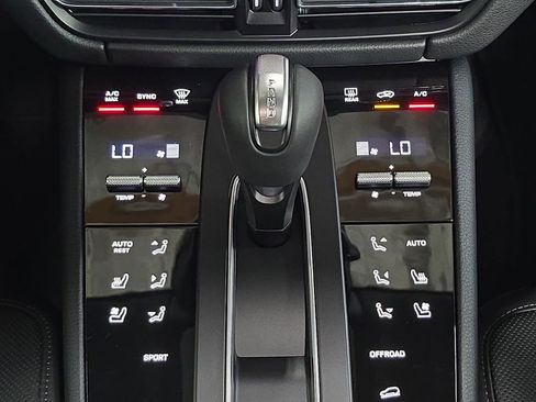 New 2026 Porsche Macan image 19