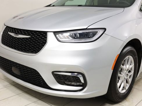 Used 2024 Chrysler Pacifica Touring-L image 47