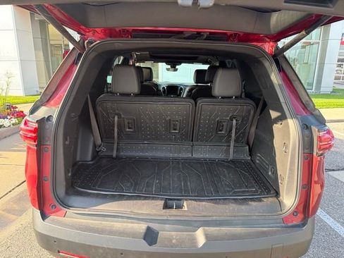 Used 2022 Chevrolet Traverse LT w/ LT Premium Package AWD/4WD image 14