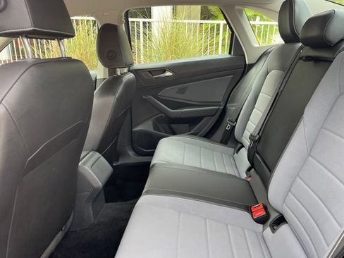 Used 2025 Volkswagen Jetta SE FWD image 12