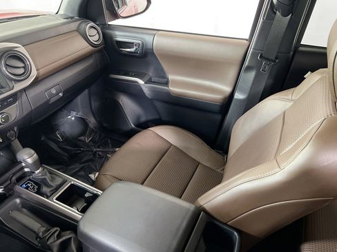Used 2019 Toyota Tacoma Limited image 25
