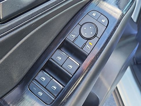 Used 2024 Nissan Rogue S image 15