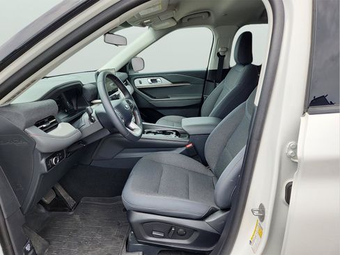 Used 2025 Ford Explorer Active AWD/4WD image 11