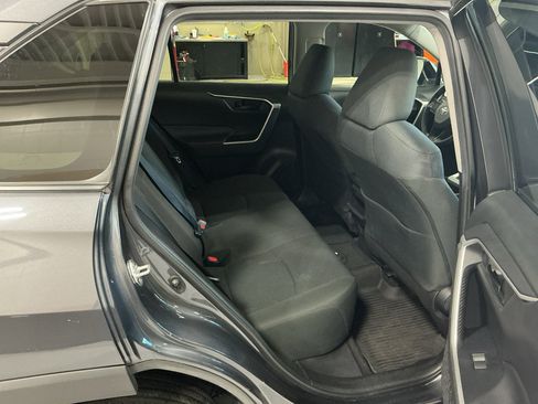 Used 2021 Toyota RAV4 LE AWD/4WD image 16