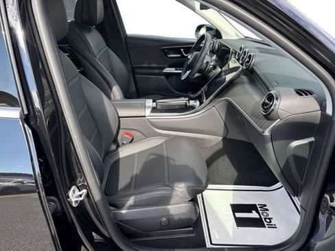 Used 2023 Mercedes-Benz GLC 300 4MATIC image 11