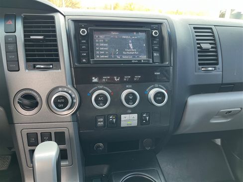 Used 2016 Toyota Sequoia Limited w/ Safety & Convenience Package image 14