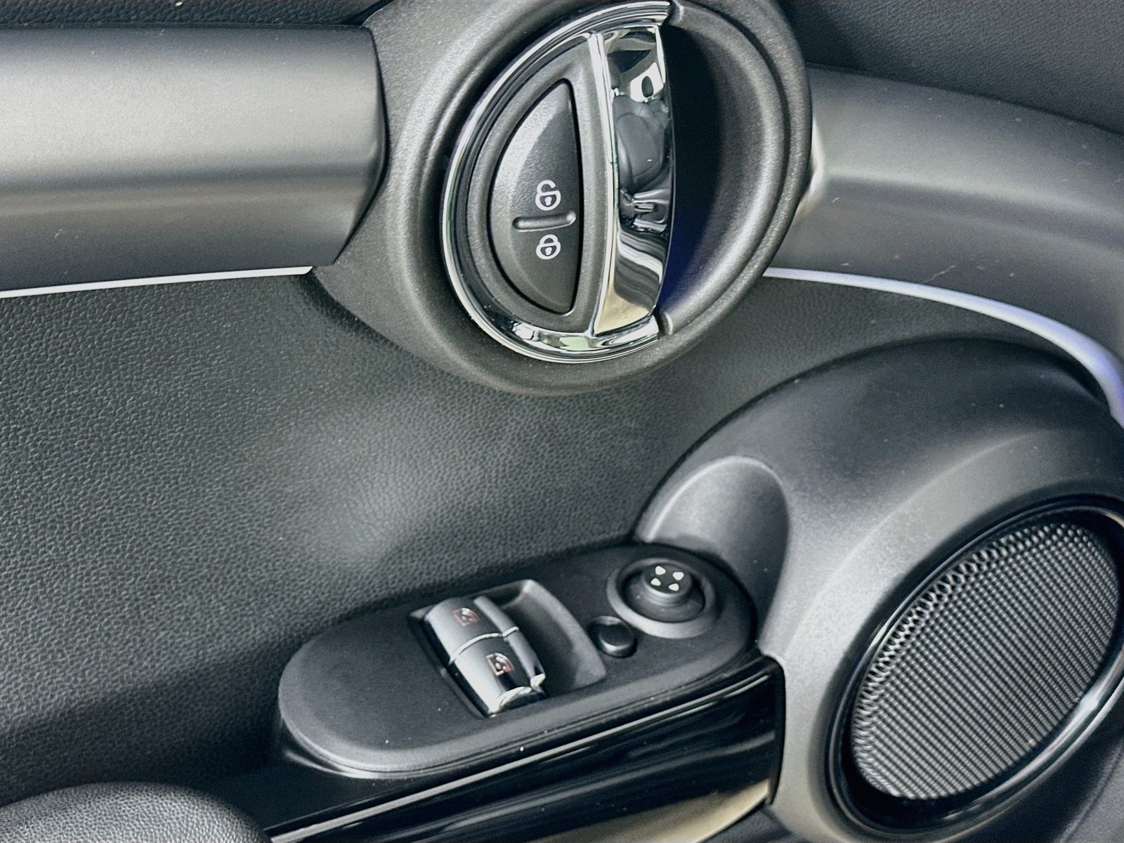 Certified 2023 MINI Cooper 2-Door Hardtop FWD image 17