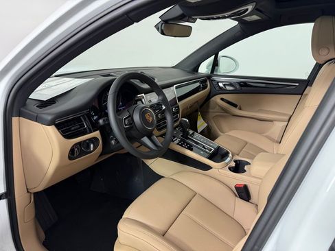 New 2026 Porsche Macan AWD/4WD image 4
