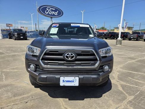 Used 2017 Toyota Tacoma SR5 w/ Tow Package RWD image 18