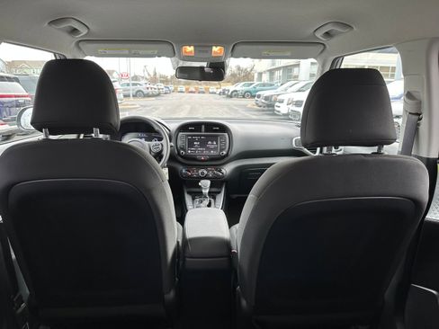 Used 2023 Kia Soul LX w/ LX Technology Package image 12