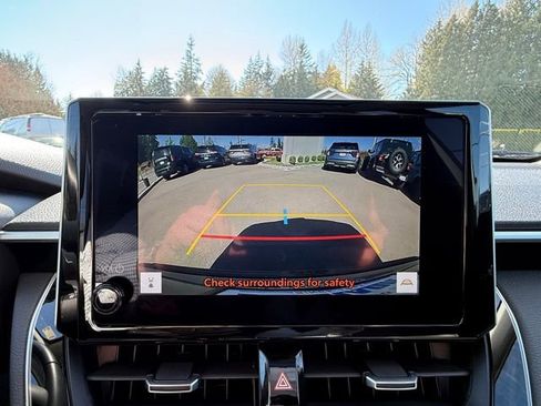 Used 2024 Toyota Corolla Cross XLE w/ Convenience Package image 19