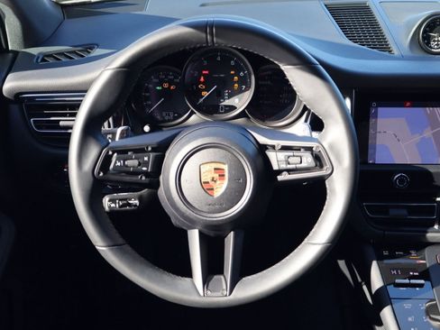 Certified 2025 Porsche Macan image 15
