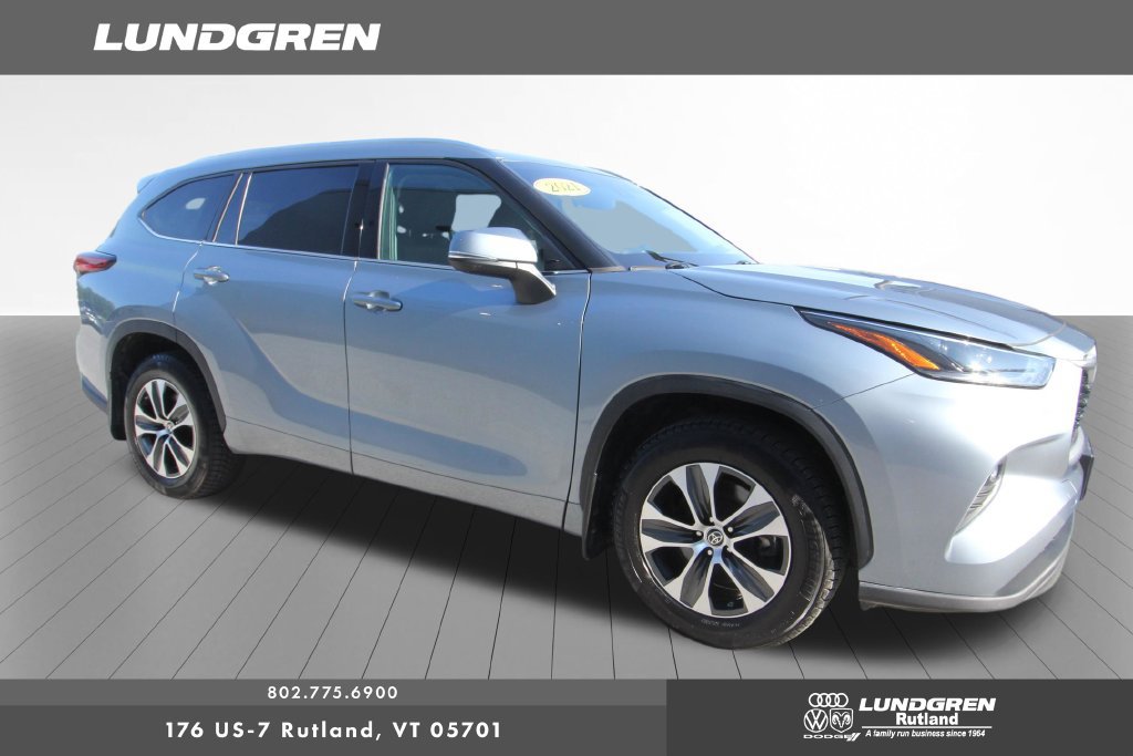 Used 2021 Toyota Highlander XLE AWD/4WD image 2