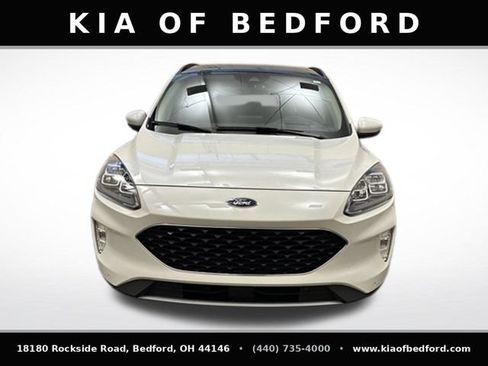 Used 2020 Ford Escape Titanium w/ Titanium Premium Package 2.0 AWD/4WD image 2