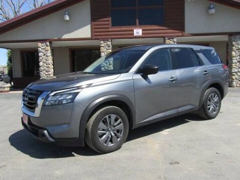 Used 2024 Nissan Pathfinder S AWD/4WD image 2