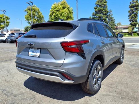New 2025 Chevrolet Trax LT w/ Driver Confidence Package image 5