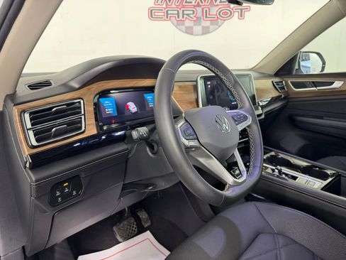 Used 2024 Volkswagen Atlas SE image 10