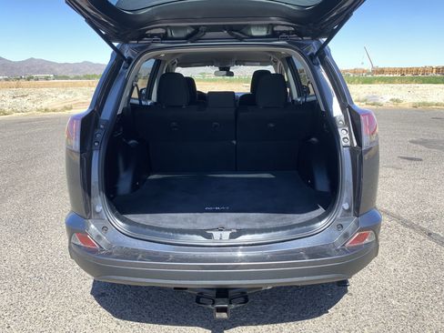 Used 2018 Toyota RAV4 LE w/ Carpet Mat Package AWD/4WD image 14