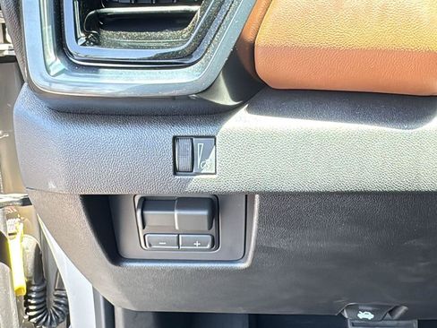 Used 2026 GMC Canyon AT4 w/ LPO, Off Road Lift Package AWD/4WD image 15