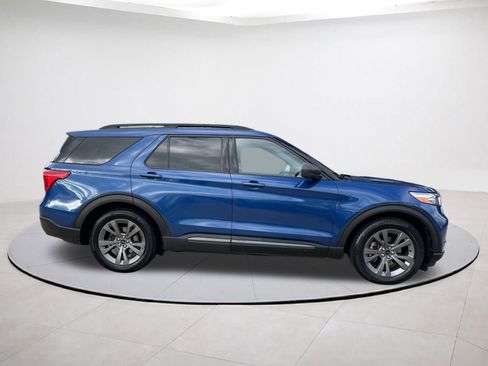 Used 2021 Ford Explorer XLT w/ Equipment Group 202A image 6