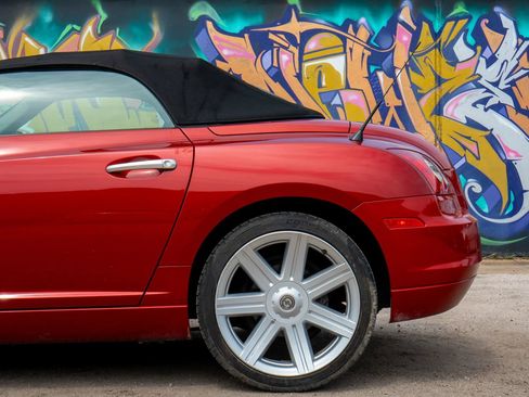 Used 2008 Chrysler Crossfire Limited RWD image 11