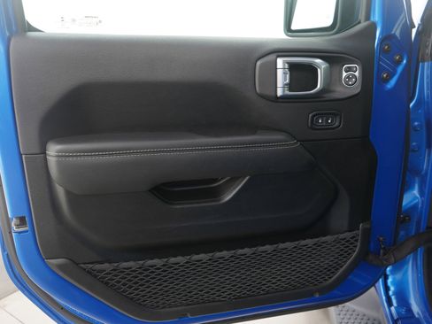 Used 2022 Jeep Wrangler Unlimited Sahara w/ Cold Weather Group image 19