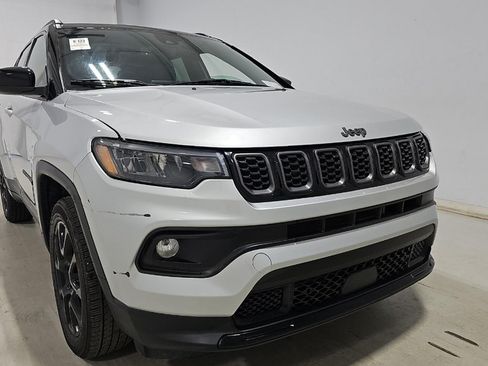 Used 2024 Jeep Compass Latitude w/ Convenience Group AWD/4WD image 1