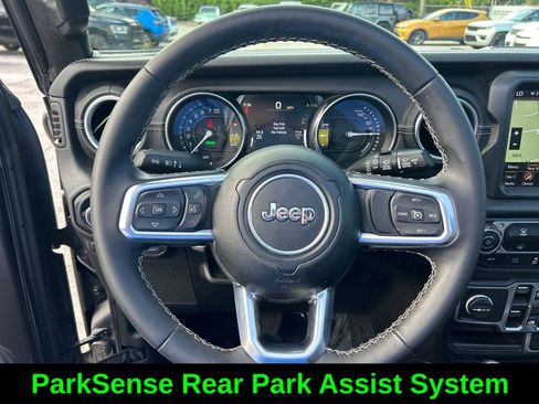 Used 2022 Jeep Wrangler Unlimited Sahara w/ Safety Group AWD/4WD image 18