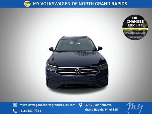 Used 2022 Volkswagen Tiguan SE w/ Panoramic Sunroof Package image 3