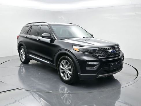 Used 2022 Ford Explorer XLT w/ Equipment Group 202A RWD image 2