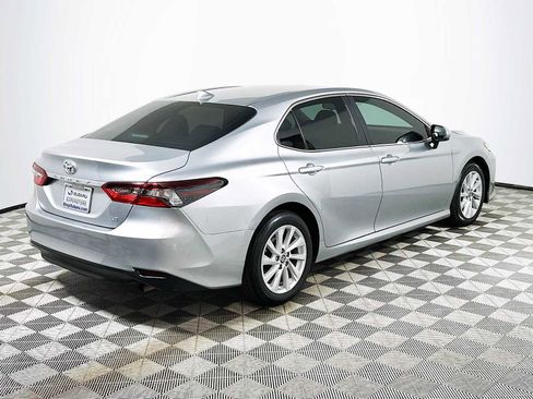 Used 2022 Toyota Camry LE image 7